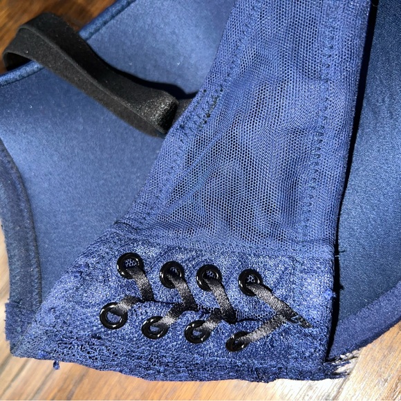 2 Victoria’s Secret Push-up Bra’s, 32DD - Picture 5 of 15